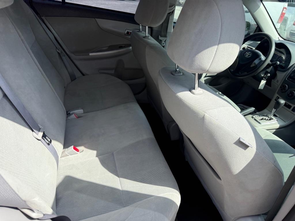 Toyota Corolla S 5-Speed MT 2012