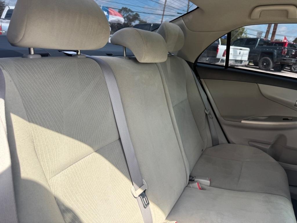 Toyota Corolla S 5-Speed MT 2012