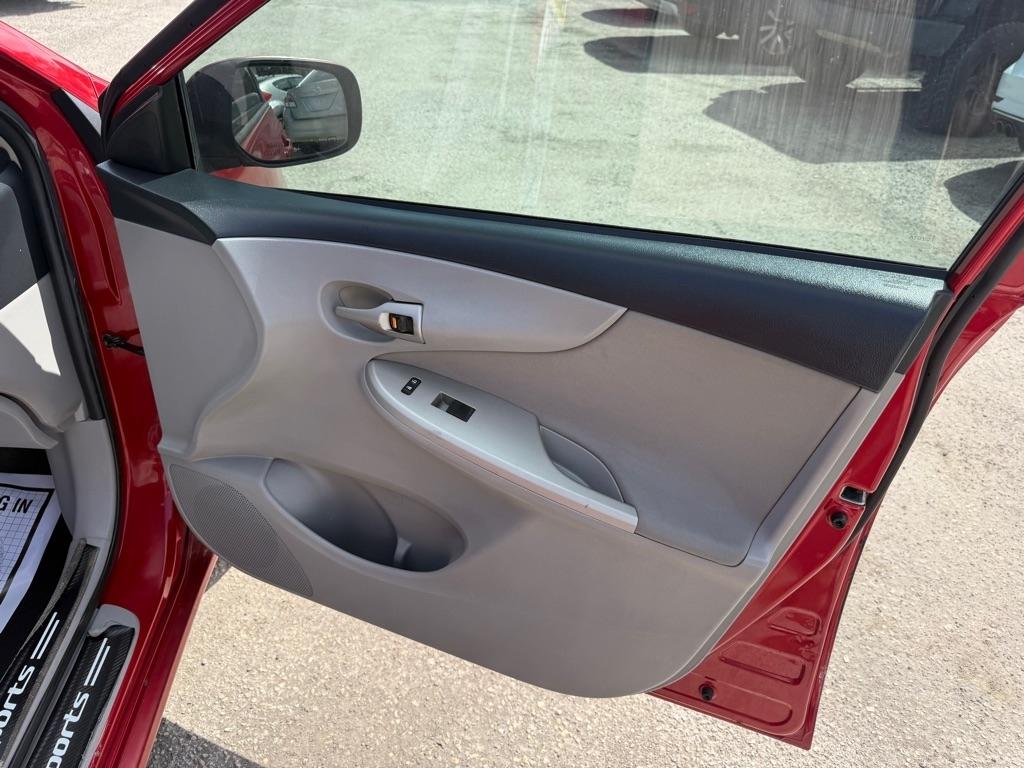 Toyota Corolla S 5-Speed MT 2012