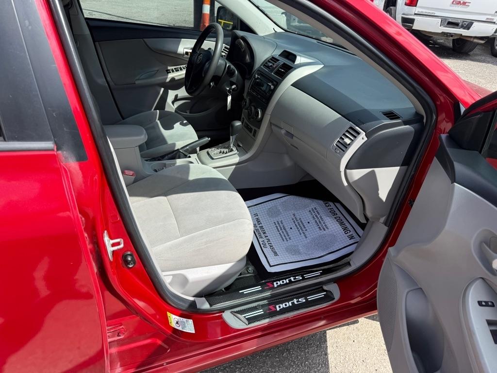 Toyota Corolla S 5-Speed MT 2012
