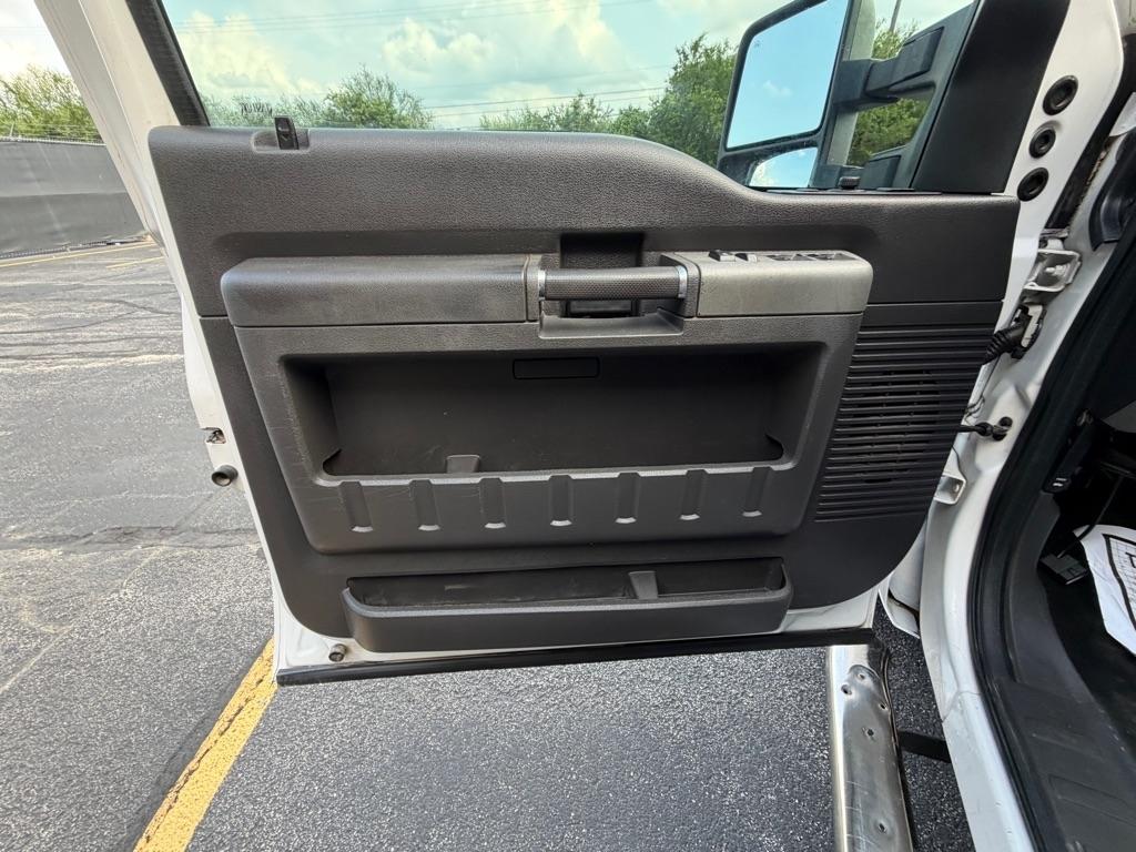 Ford F-350 SD King Ranch Crew Cab 2WD 2011
