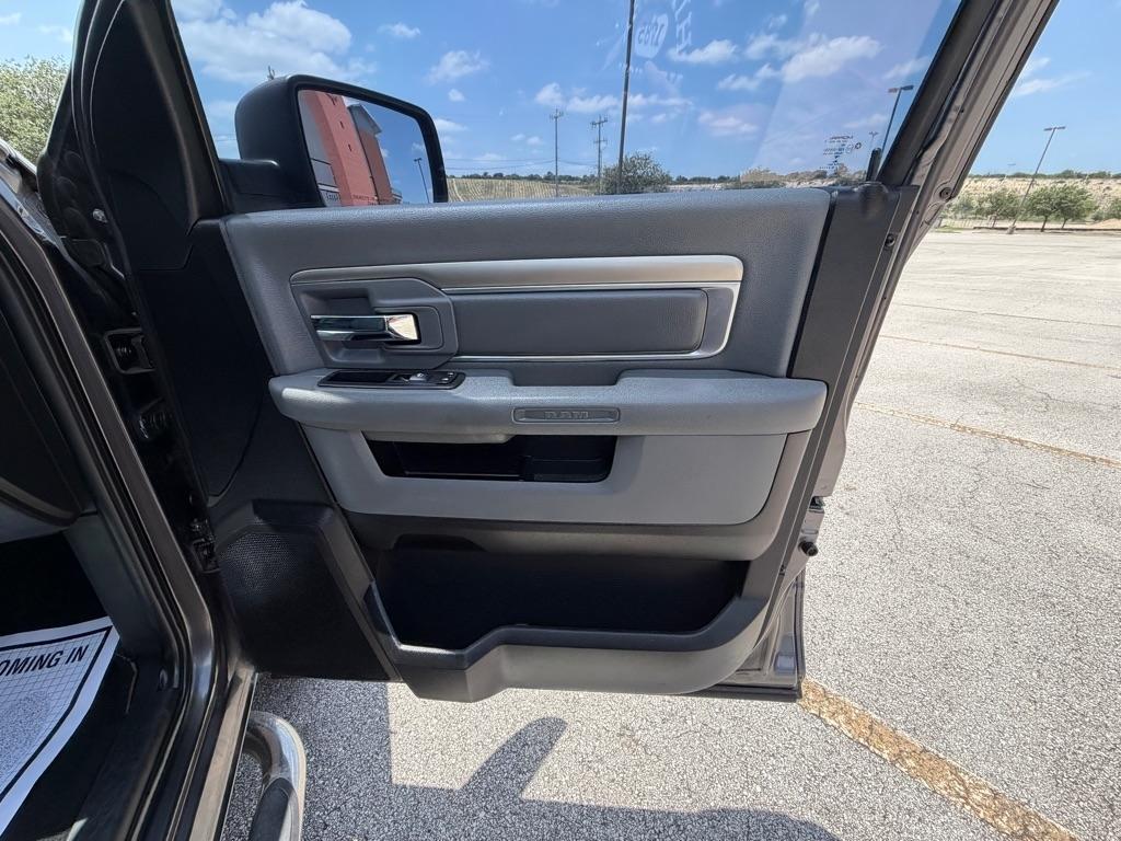 RAM 1500 SLT Quad Cab 4WD 2017