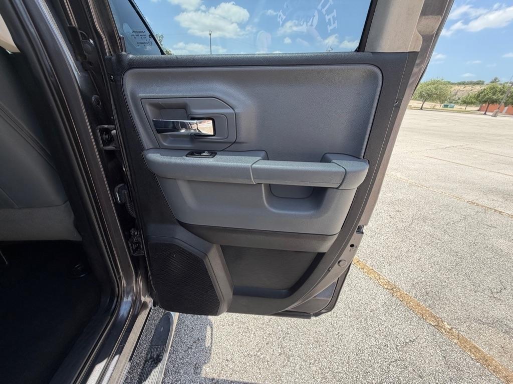 RAM 1500 SLT Quad Cab 4WD 2017