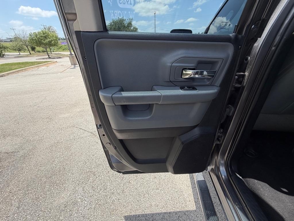 RAM 1500 SLT Quad Cab 4WD 2017