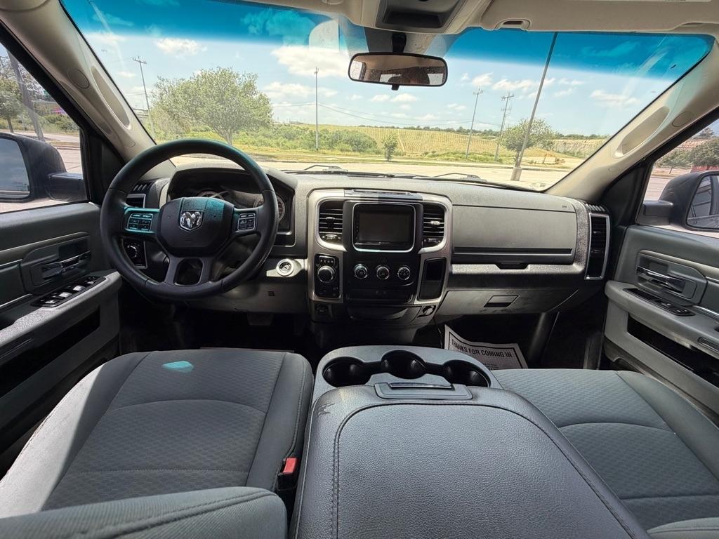 RAM 1500 SLT Quad Cab 4WD 2017
