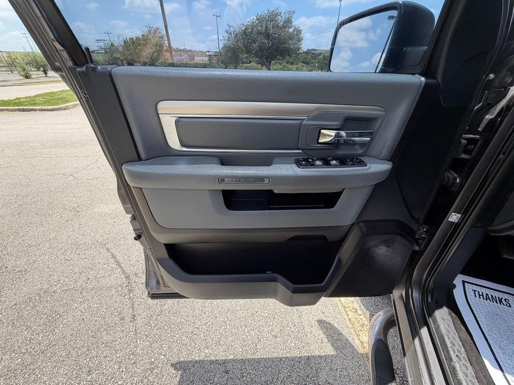 RAM 1500 SLT Quad Cab 4WD 2017