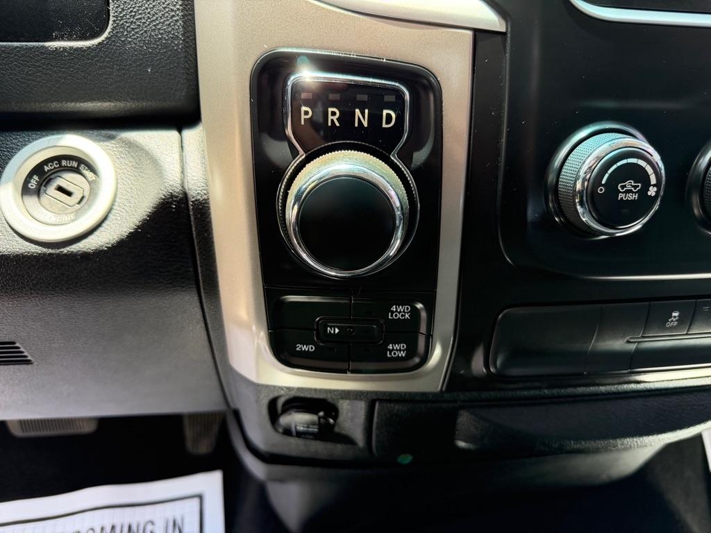 RAM 1500 SLT Quad Cab 4WD 2017
