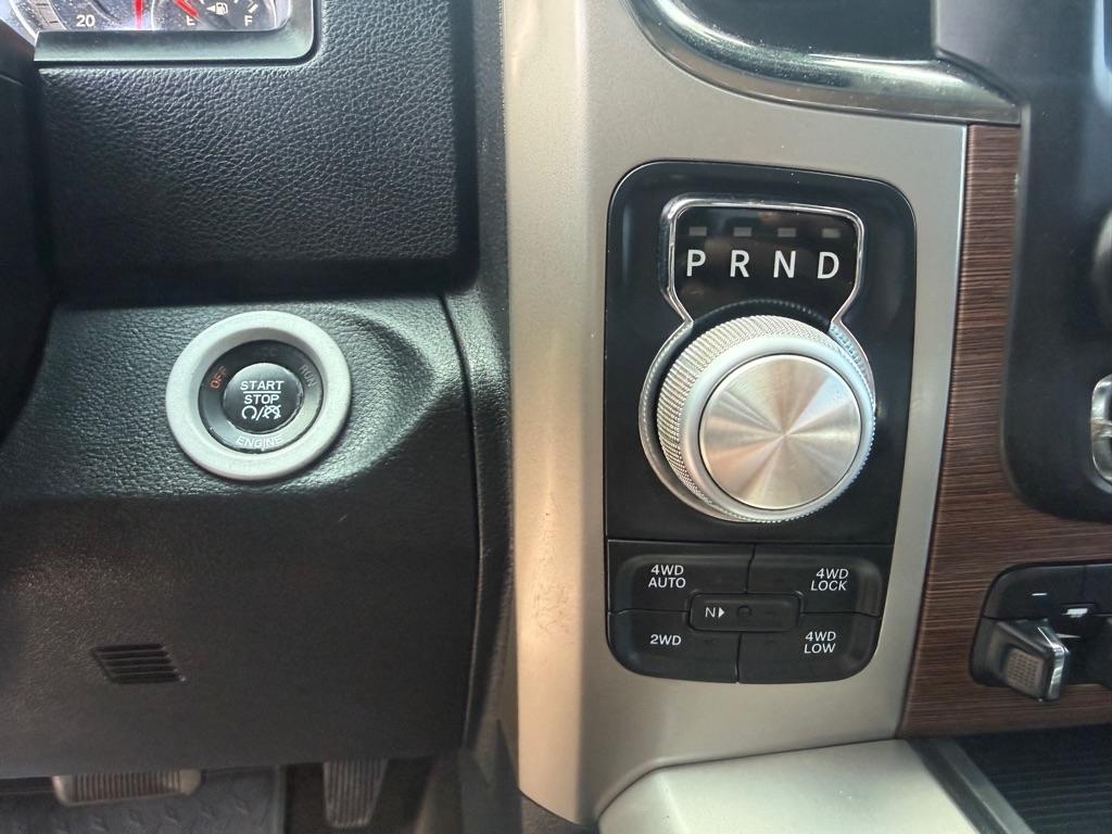 RAM 1500 Laramie Crew Cab SWB 4WD 2015