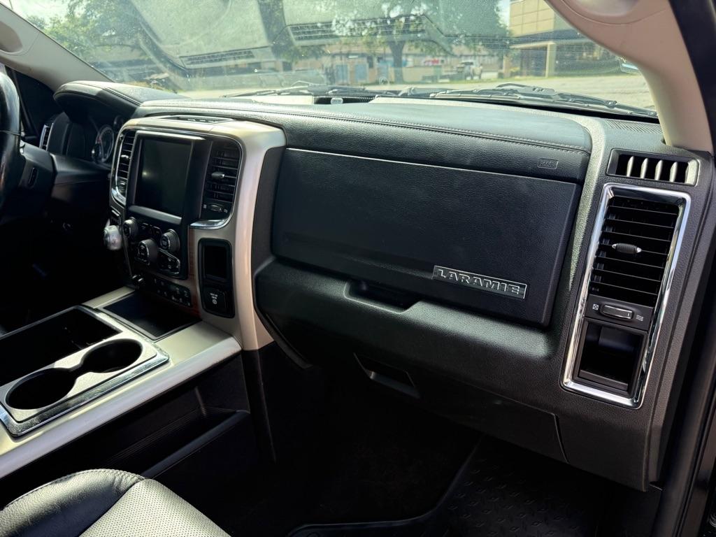 RAM 1500 Laramie Crew Cab SWB 4WD 2015