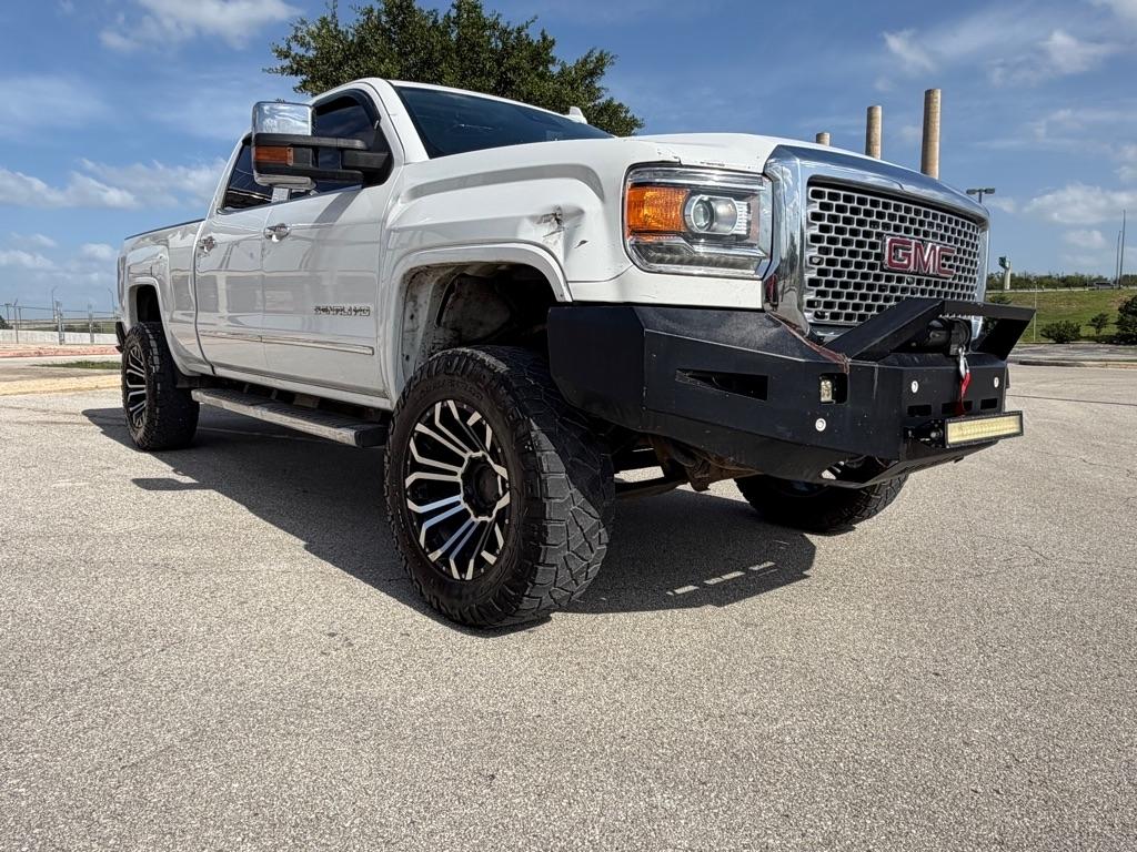 GMC Sierra 2500HD Denali Crew Cab 4WD 2015