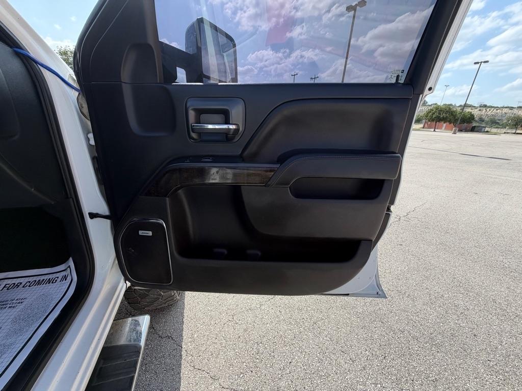 GMC Sierra 2500HD Denali Crew Cab 4WD 2015