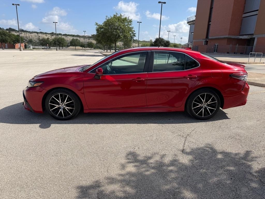 Toyota Camry SE 2022