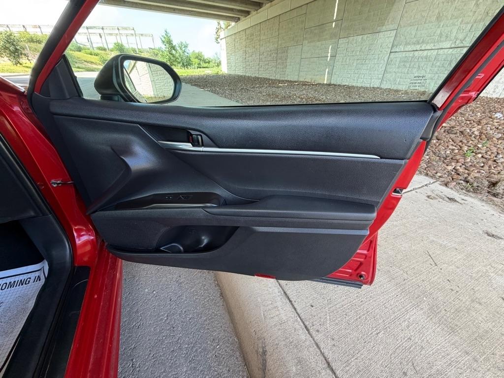 Toyota Camry SE 2022