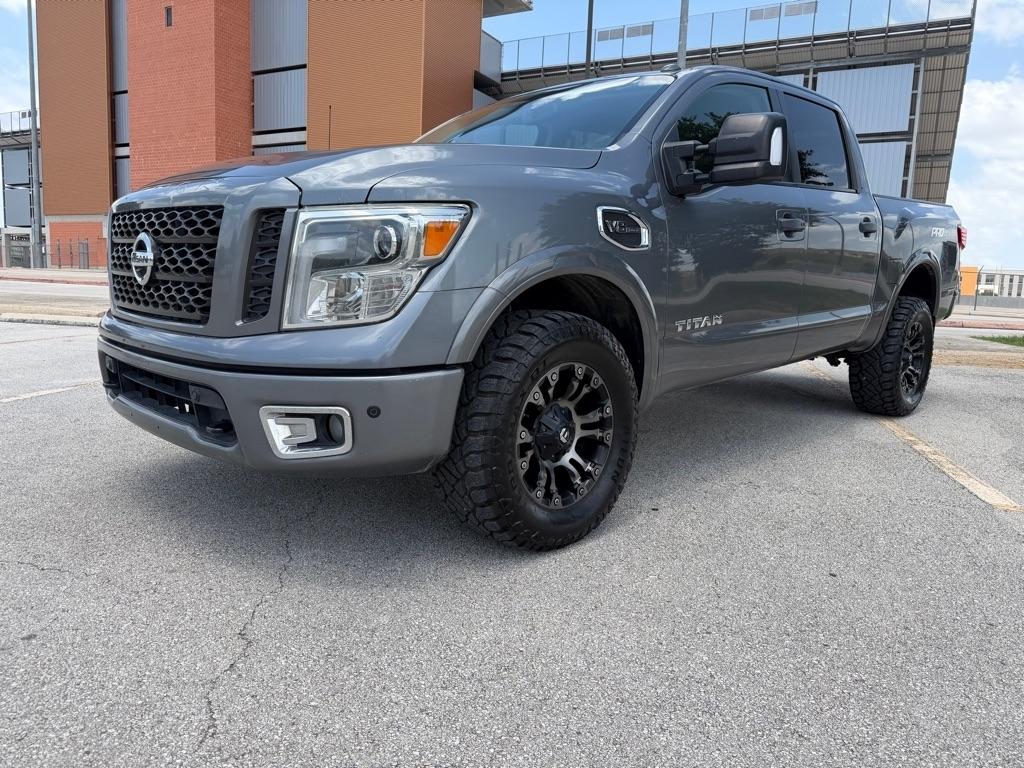 Nissan Titan SV Crew Cab 4WD 2017