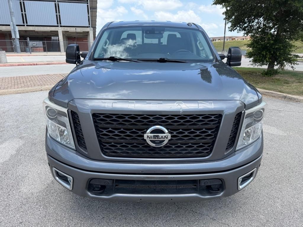 Nissan Titan SV Crew Cab 4WD 2017