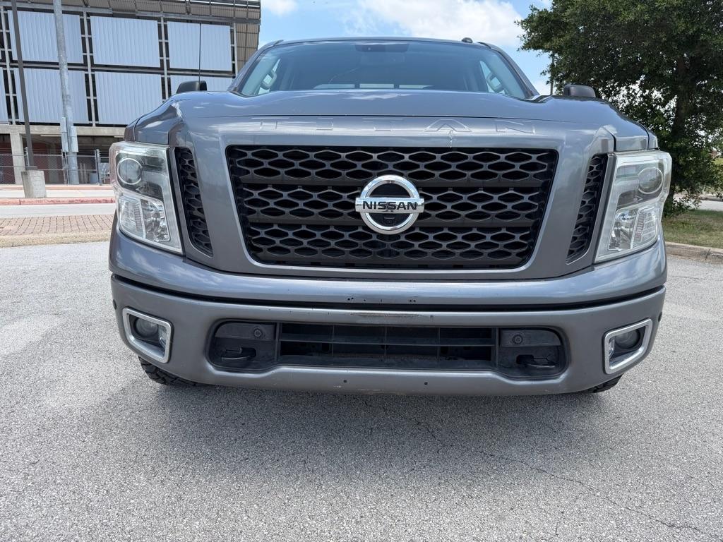 Nissan Titan SV Crew Cab 4WD 2017