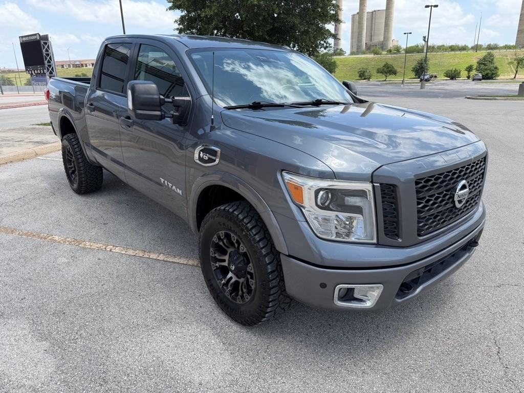 Nissan Titan SV Crew Cab 4WD 2017