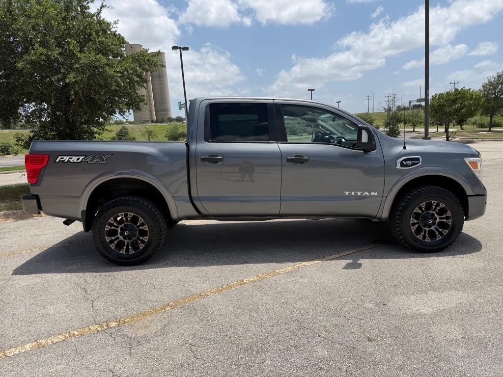 Nissan Titan SV Crew Cab 4WD 2017