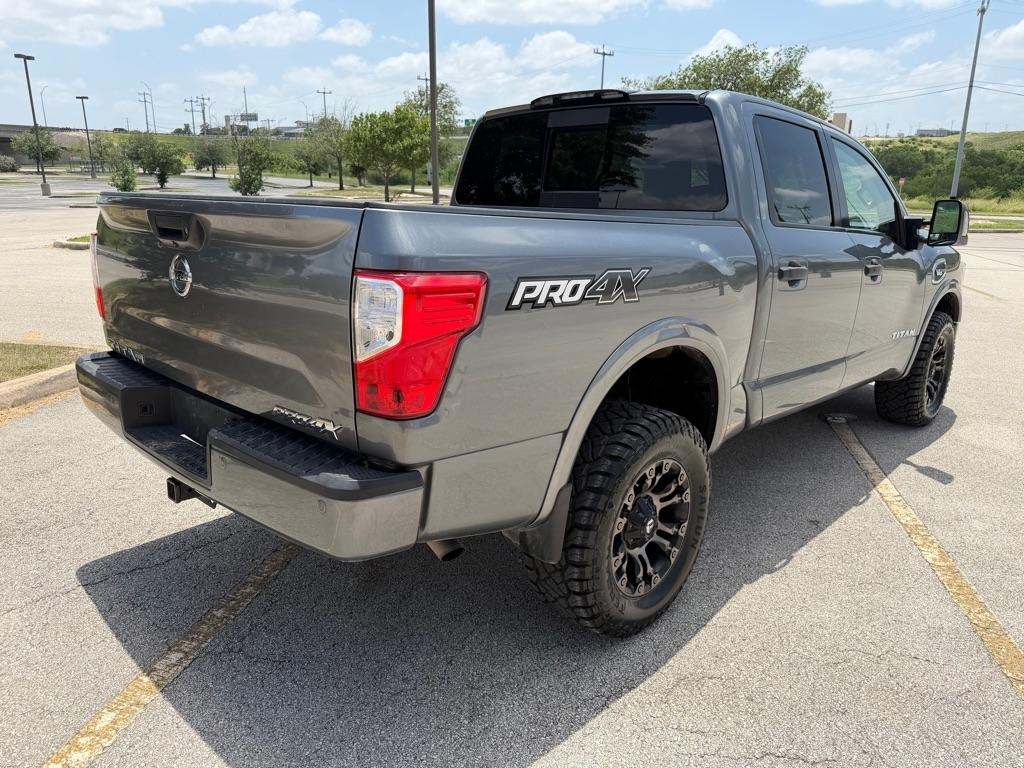 Nissan Titan SV Crew Cab 4WD 2017