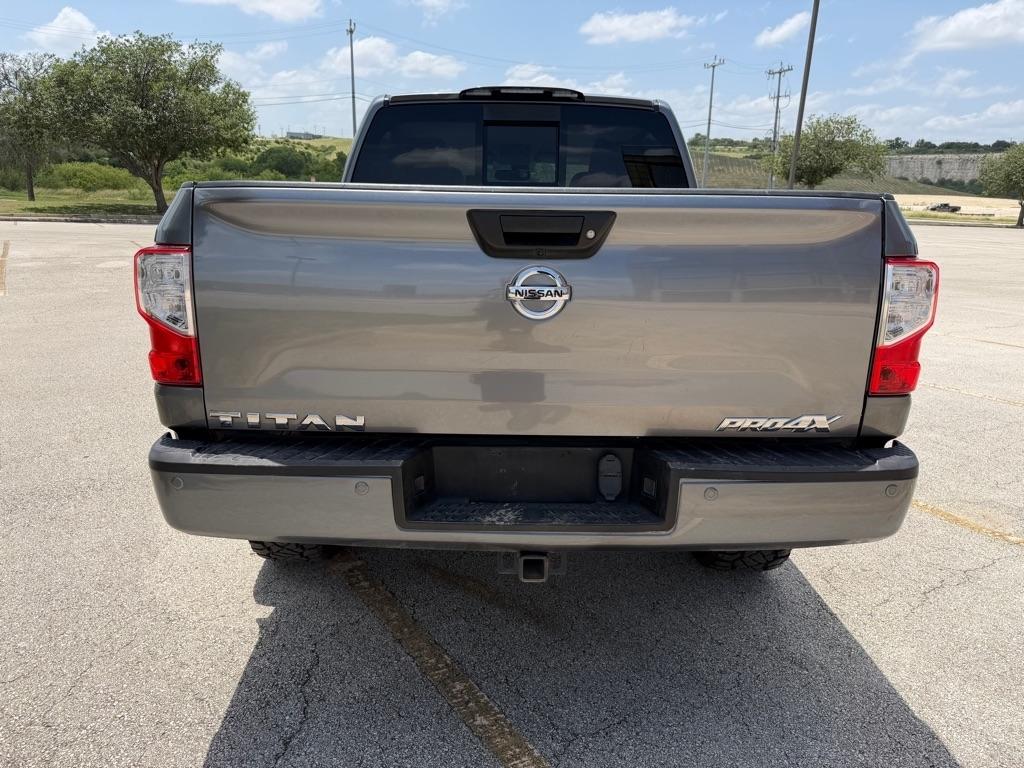 Nissan Titan SV Crew Cab 4WD 2017