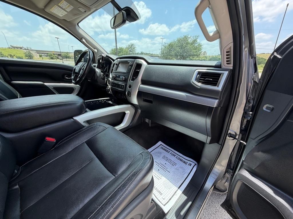 Nissan Titan SV Crew Cab 4WD 2017