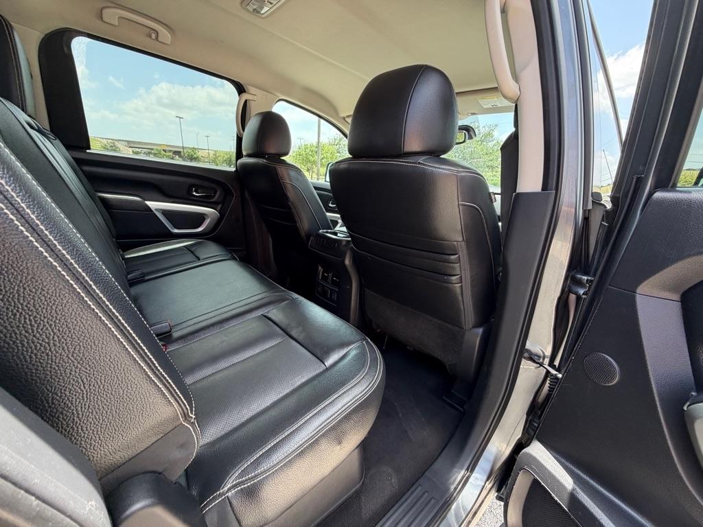 Nissan Titan SV Crew Cab 4WD 2017