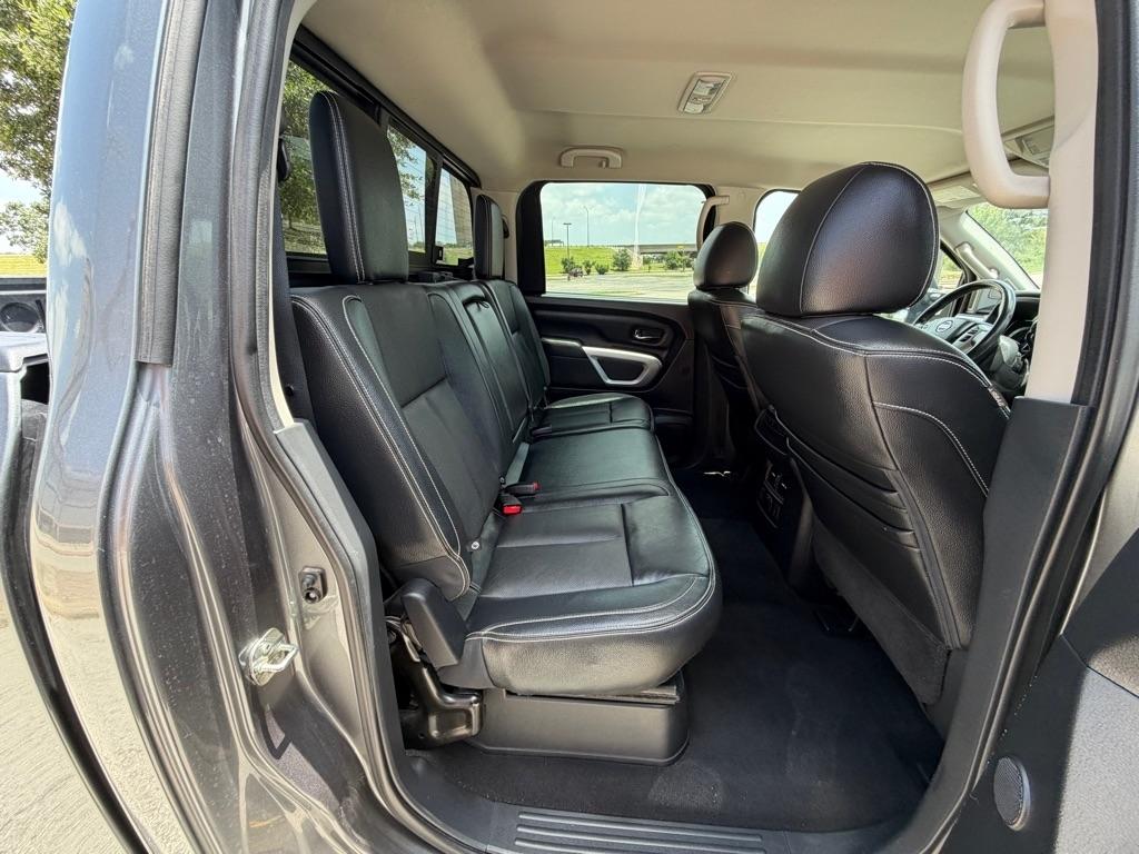 Nissan Titan SV Crew Cab 4WD 2017