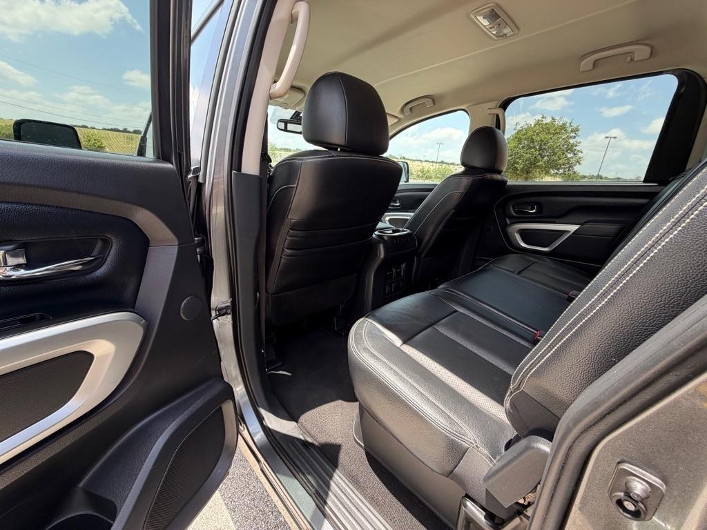 Nissan Titan SV Crew Cab 4WD 2017