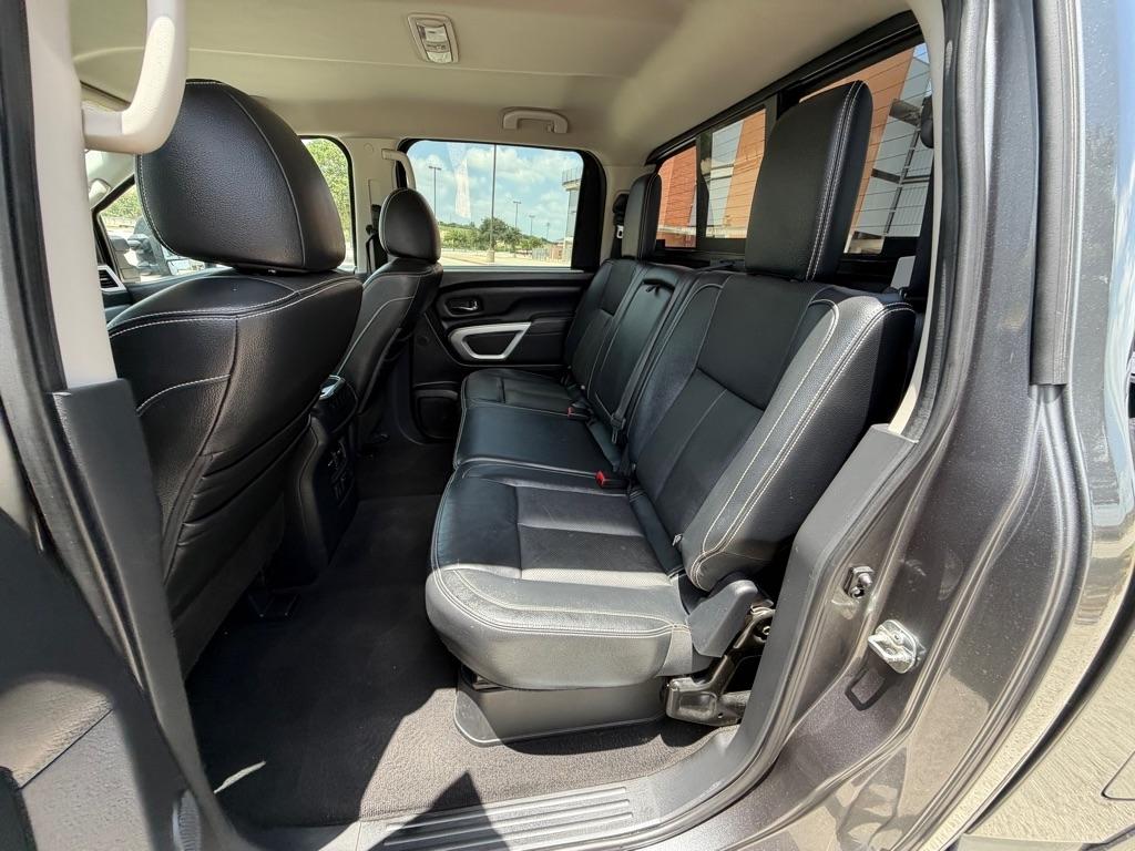 Nissan Titan SV Crew Cab 4WD 2017