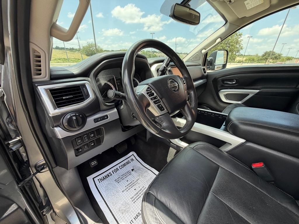 Nissan Titan SV Crew Cab 4WD 2017