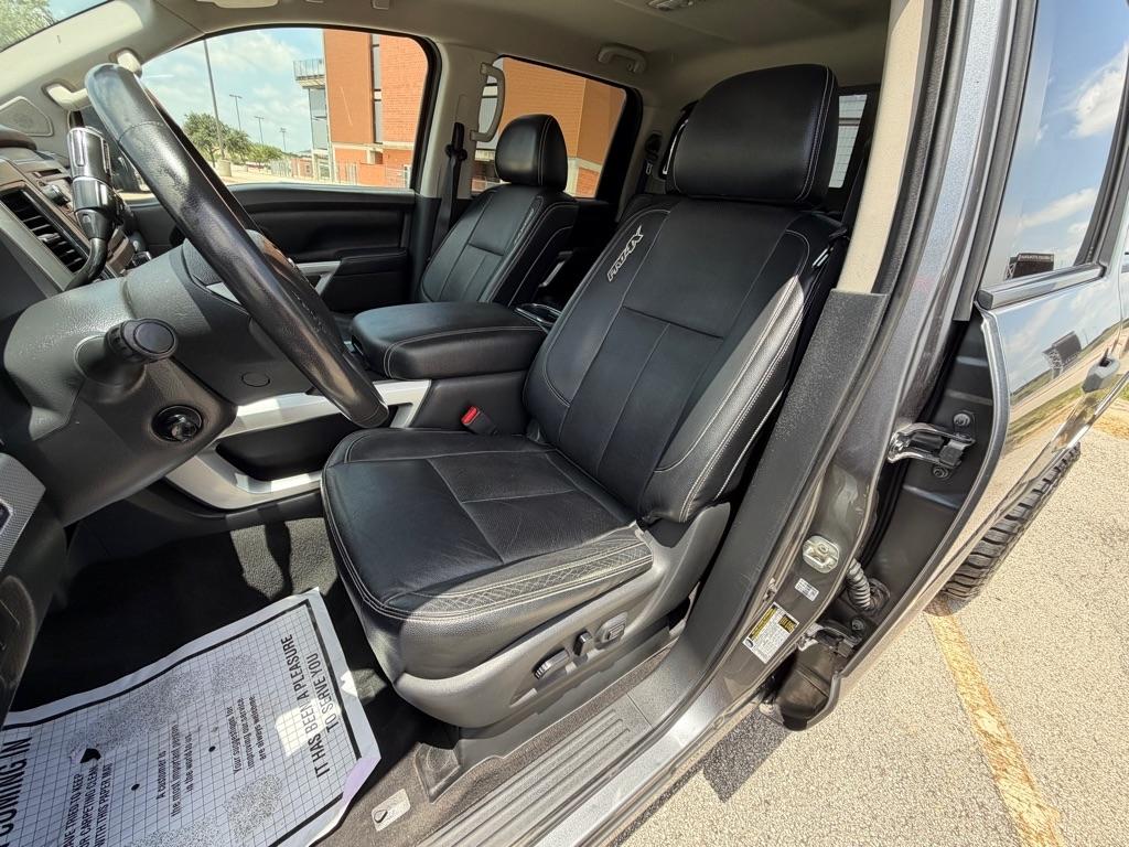 Nissan Titan SV Crew Cab 4WD 2017