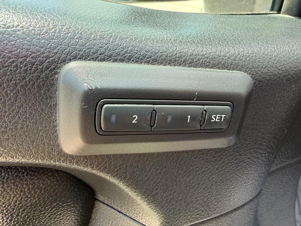 Nissan Titan SV Crew Cab 4WD 2017