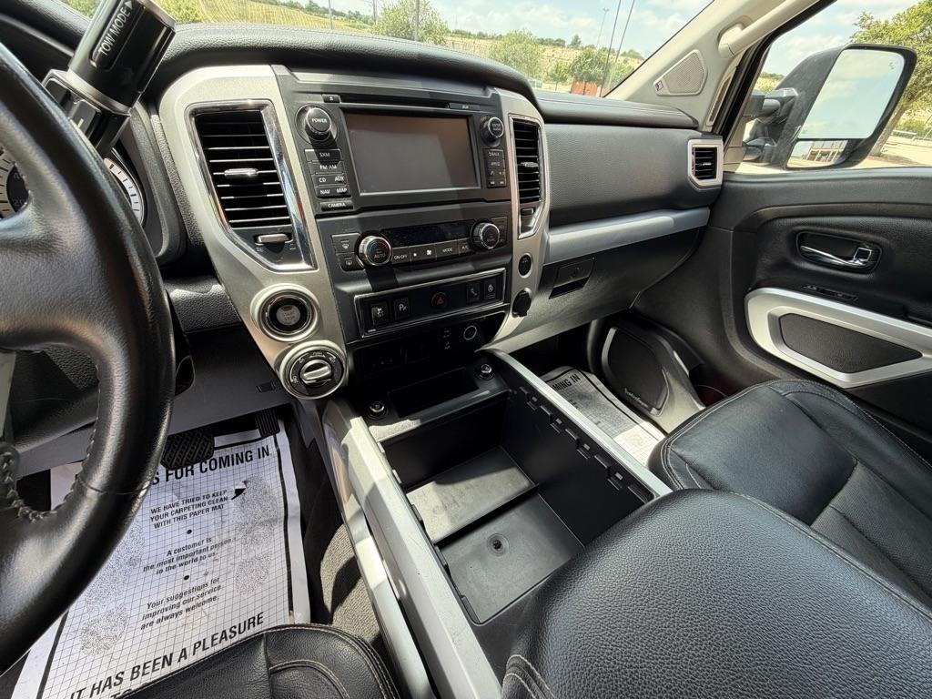 Nissan Titan SV Crew Cab 4WD 2017