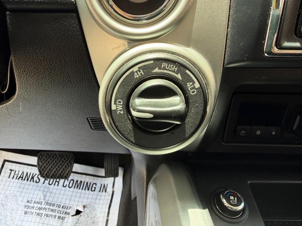 Nissan Titan SV Crew Cab 4WD 2017