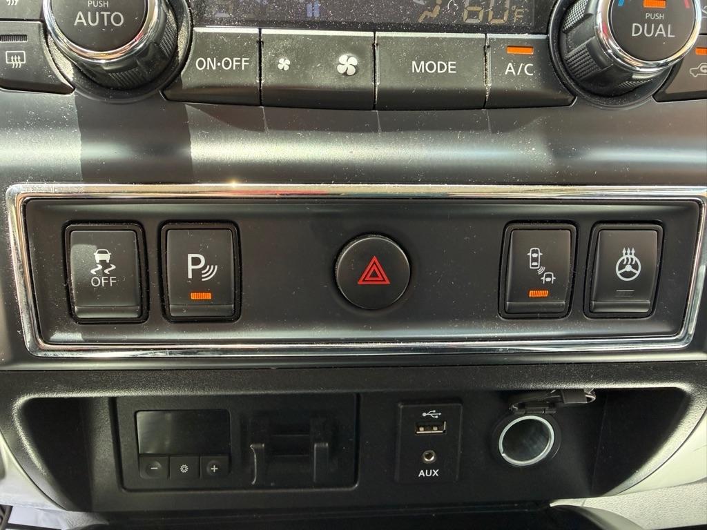 Nissan Titan SV Crew Cab 4WD 2017