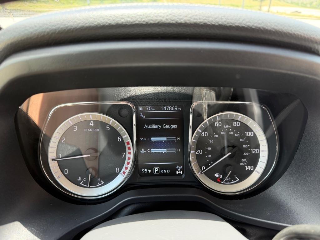 Nissan Titan SV Crew Cab 4WD 2017