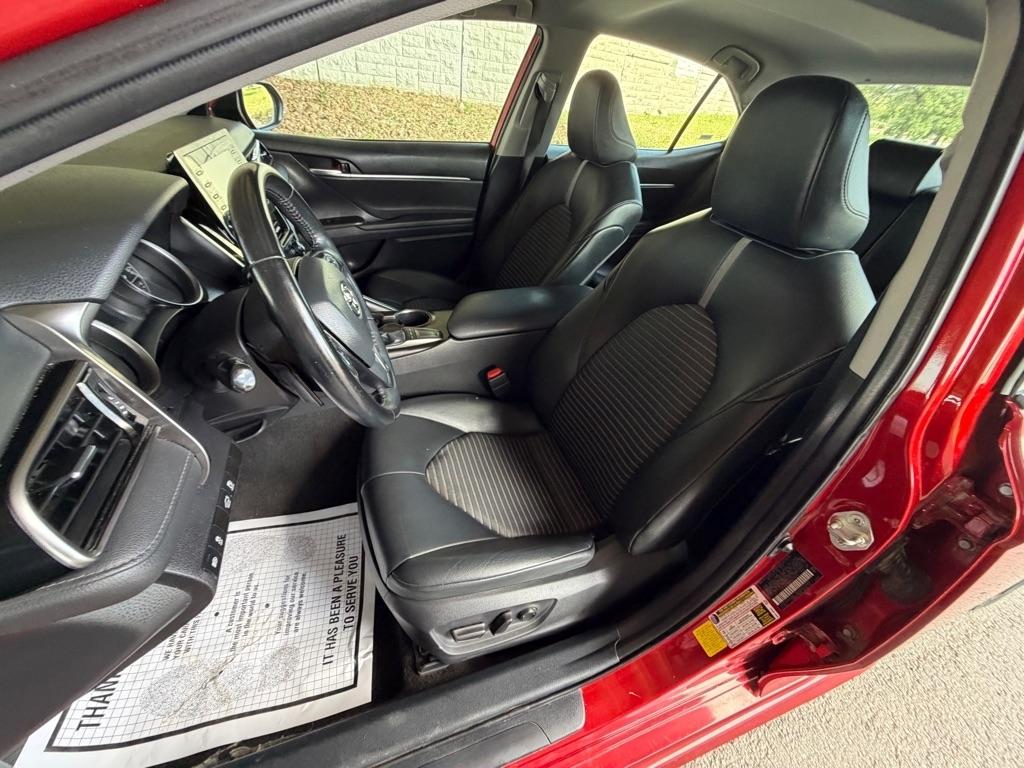 Toyota Camry SE 2020
