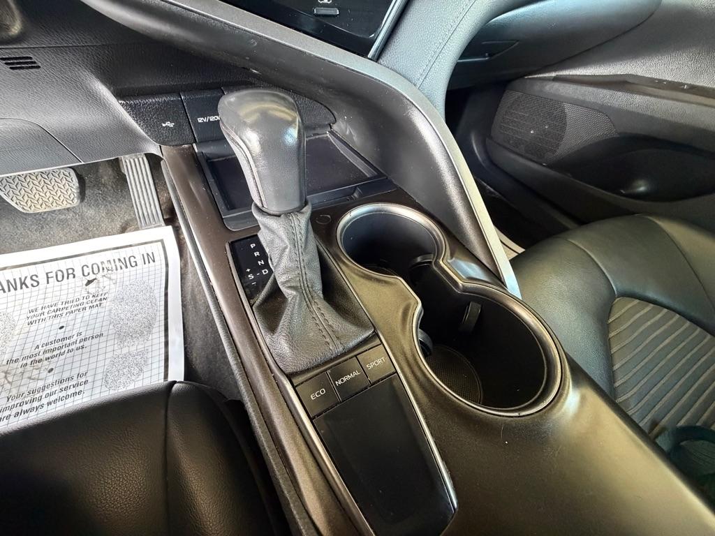 Toyota Camry SE 2020