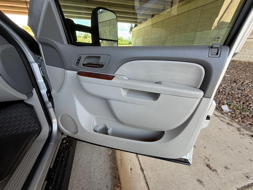 Chevrolet Silverado 2500HD LTZ Crew Cab 4WD 2012