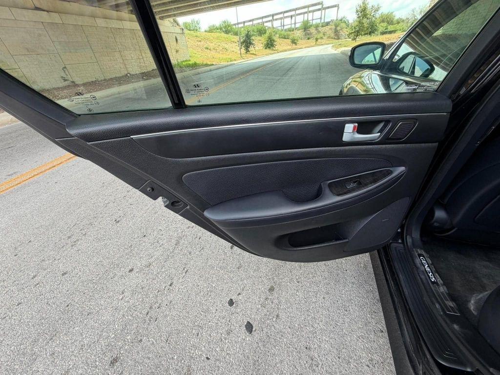 Hyundai Genesis 5.0L R-Spec 2014