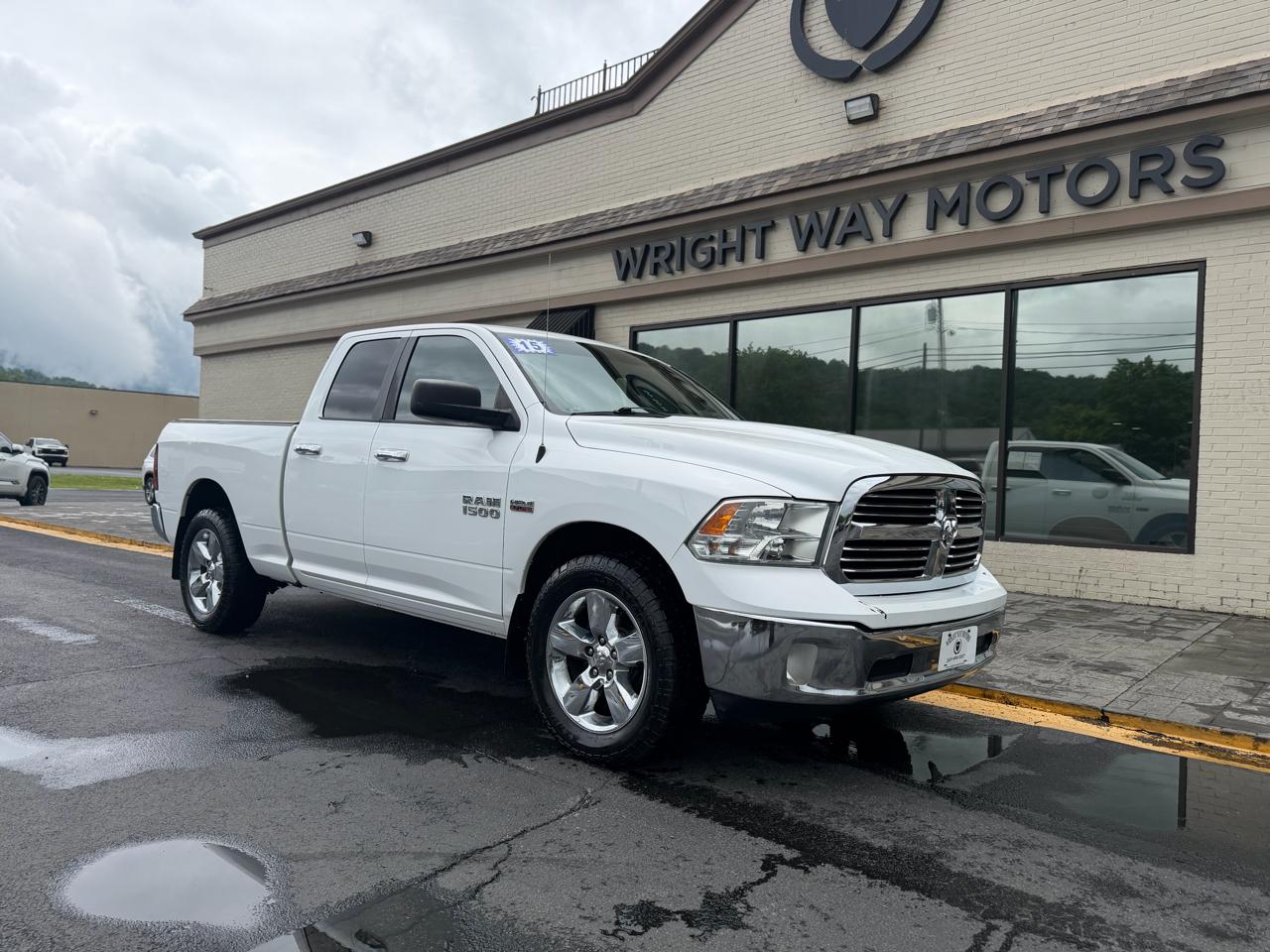 RAM 1500 SLT Quad Cab 4WD 2015