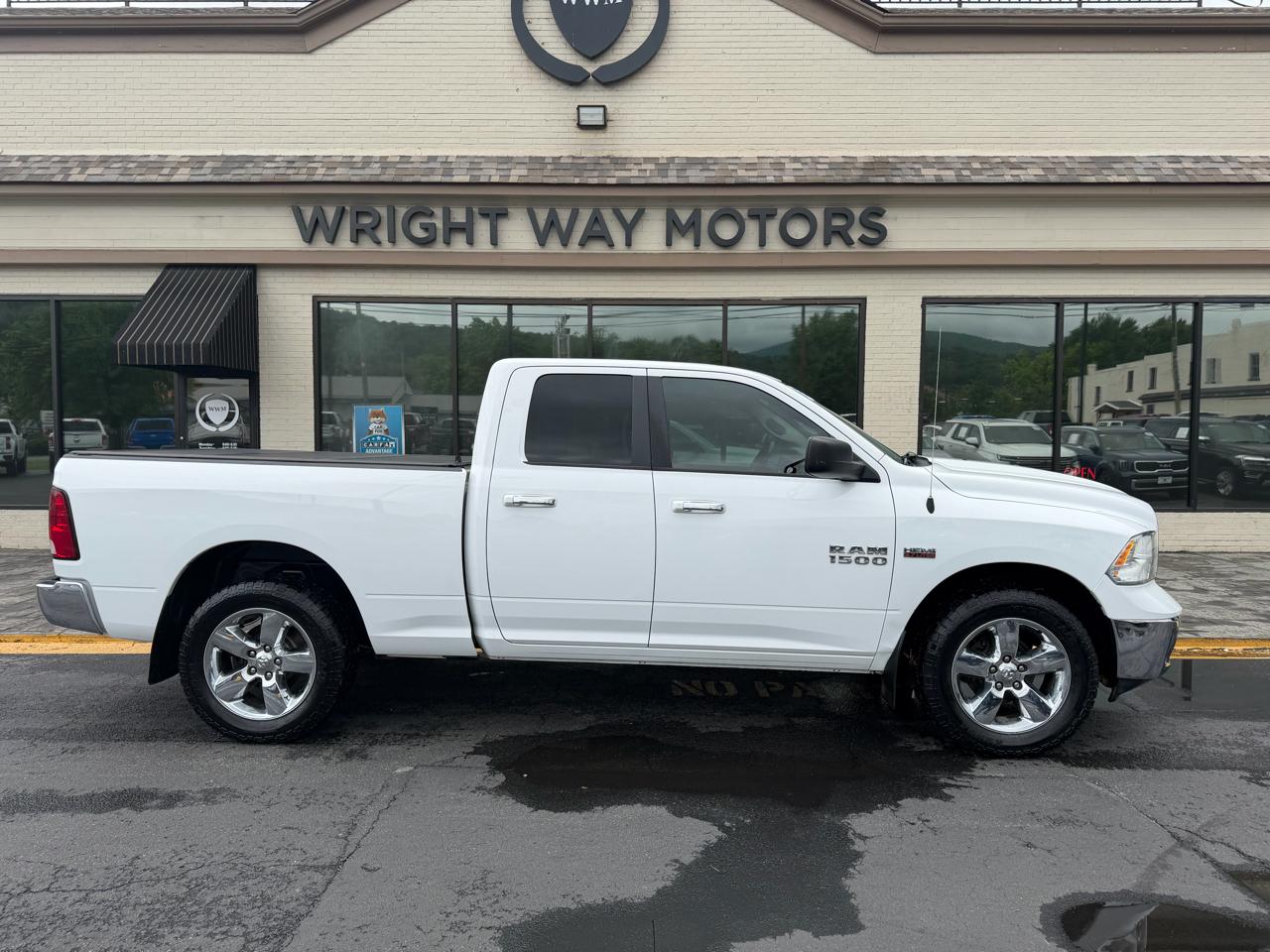 RAM 1500 SLT Quad Cab 4WD 2015
