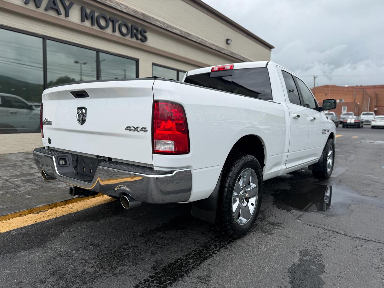 RAM 1500 SLT Quad Cab 4WD 2015