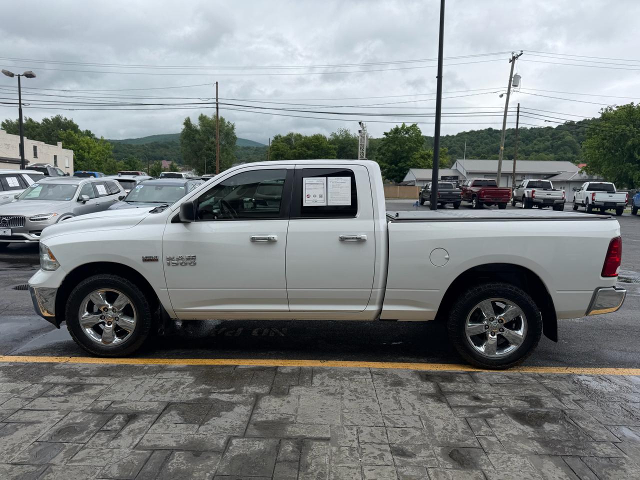 RAM 1500 SLT Quad Cab 4WD 2015