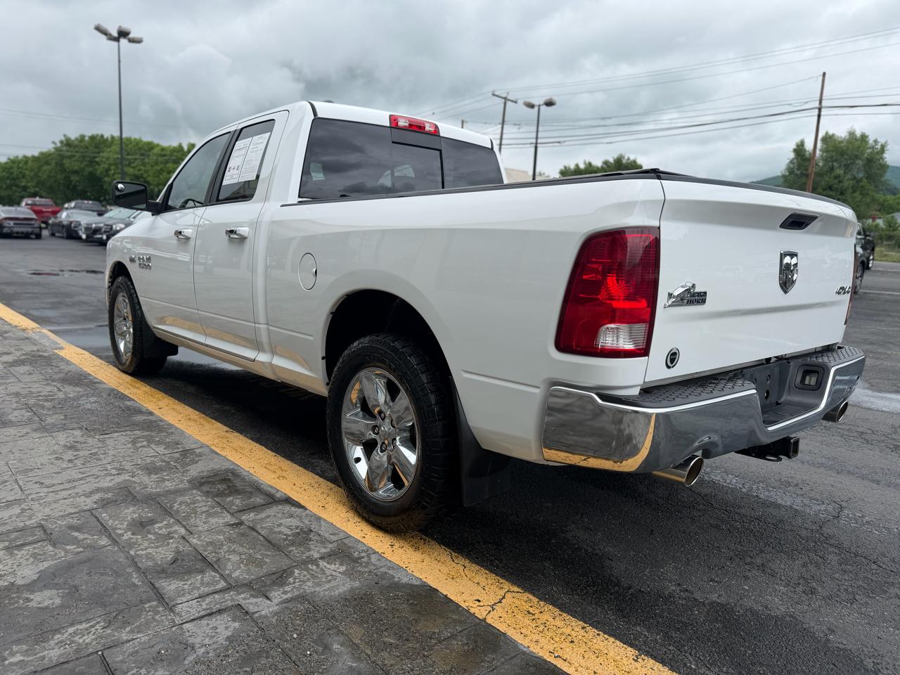RAM 1500 SLT Quad Cab 4WD 2015