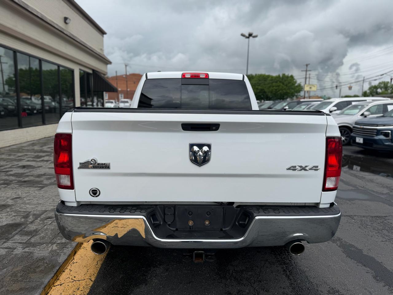 RAM 1500 SLT Quad Cab 4WD 2015