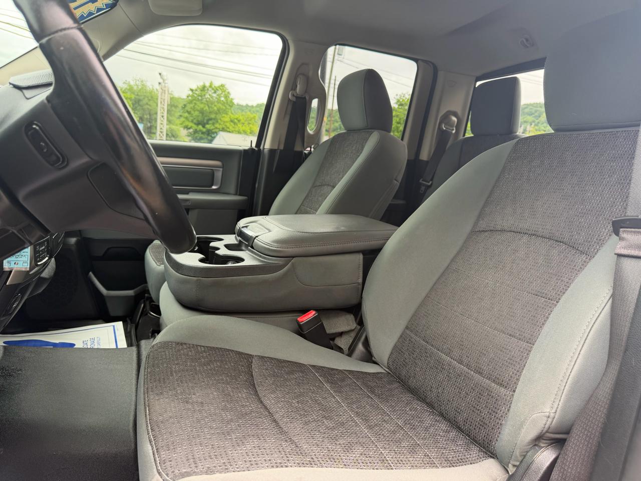 RAM 1500 SLT Quad Cab 4WD 2015