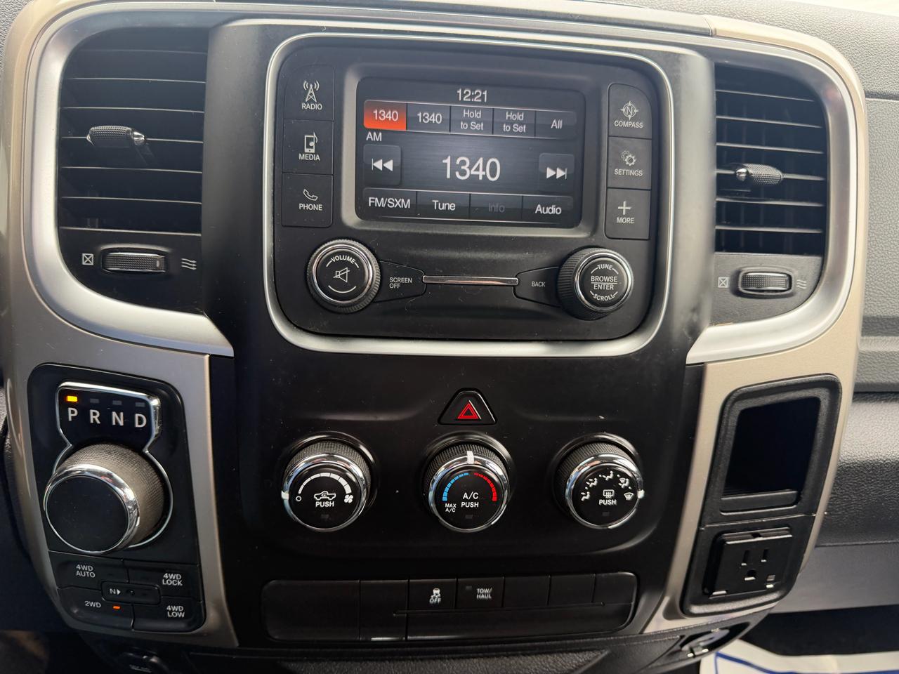 RAM 1500 SLT Quad Cab 4WD 2015