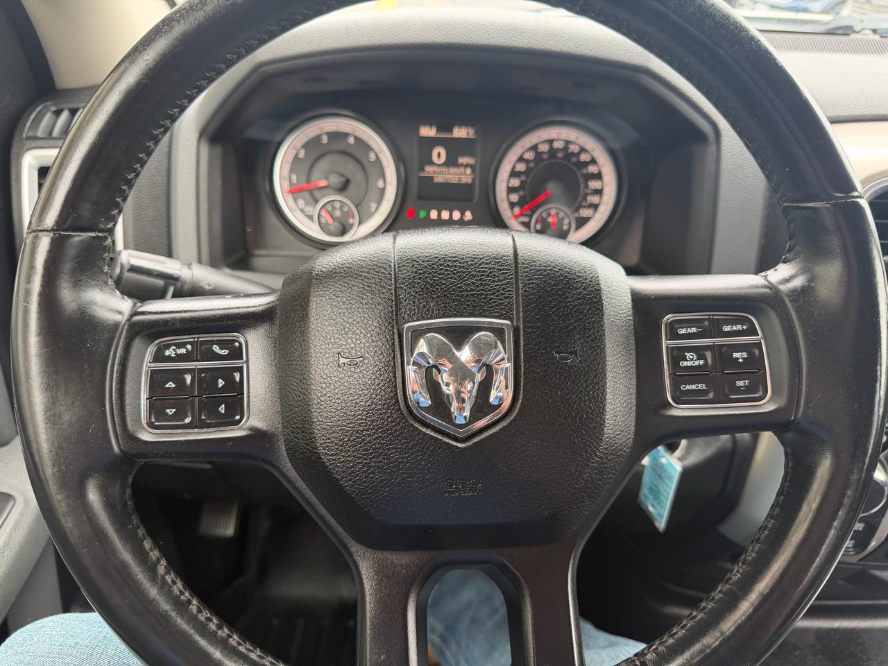 RAM 1500 SLT Quad Cab 4WD 2015