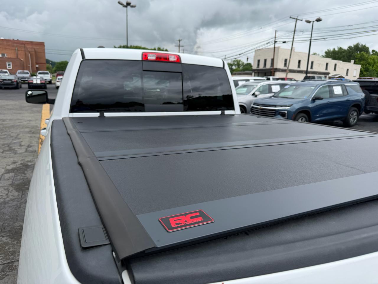 RAM 1500 SLT Quad Cab 4WD 2015